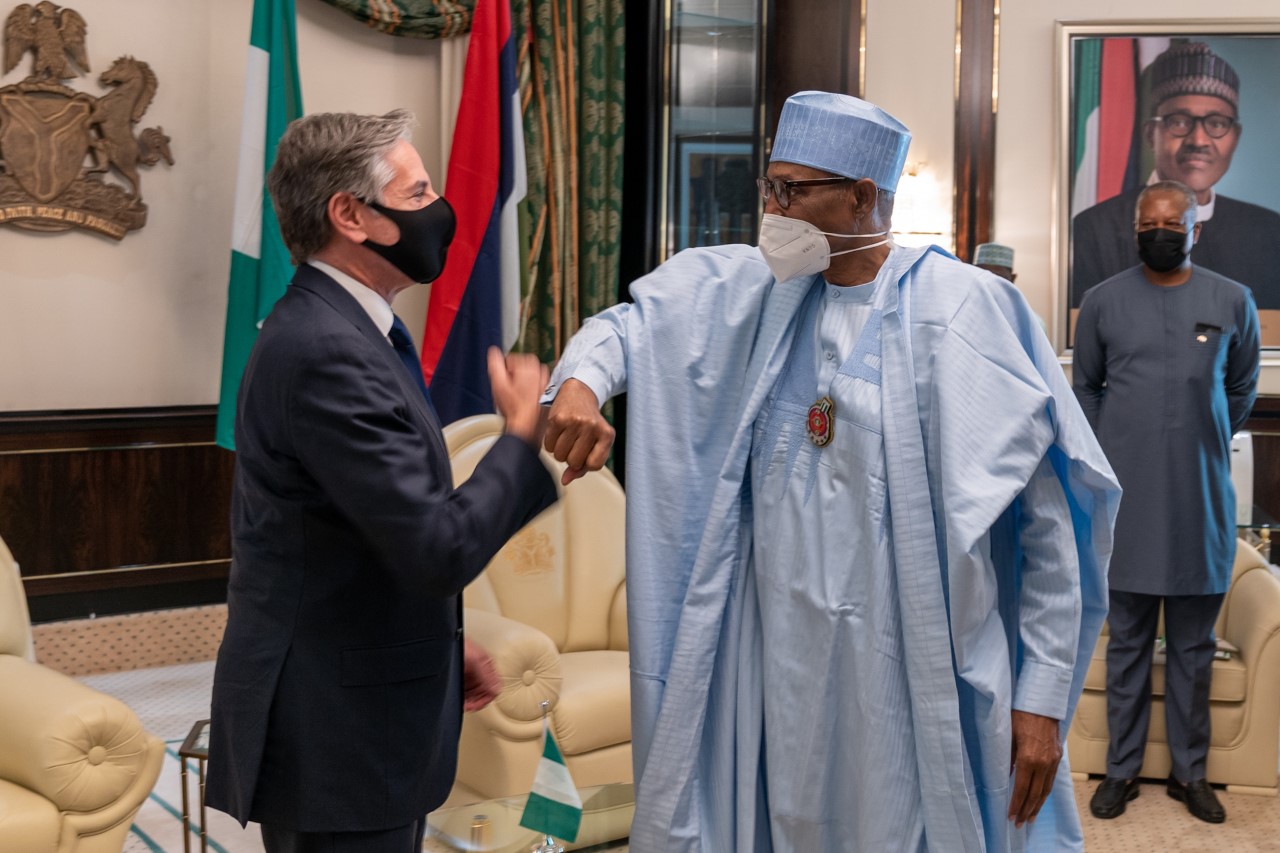 美國國務卿布林肯在公布今年的十大「特別關注國家」之後，訪問奈及利亞，並與該國總統Muhammadu Buhari 見面。（圖／翻攝自FB@U.S. Department of State）